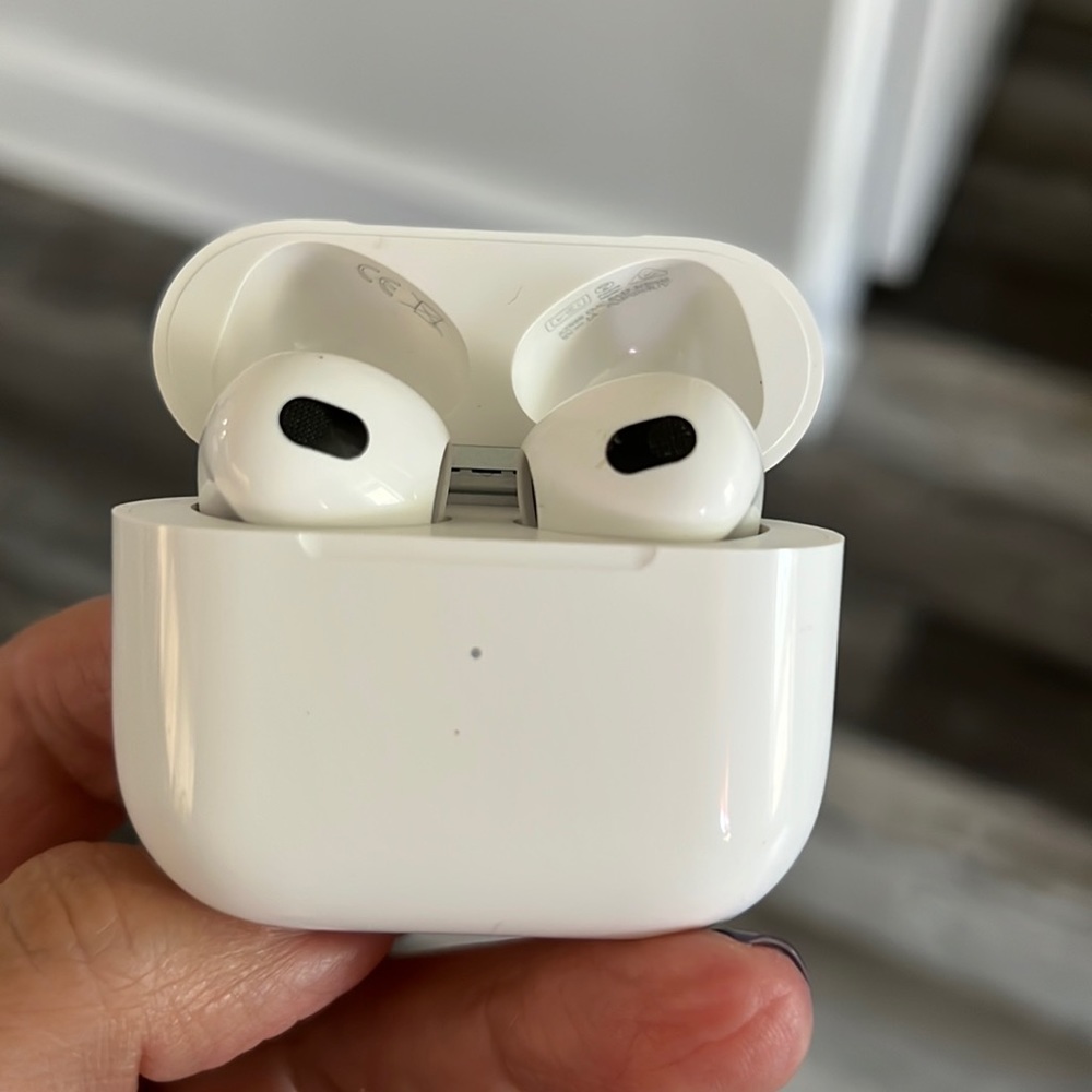 AirPods